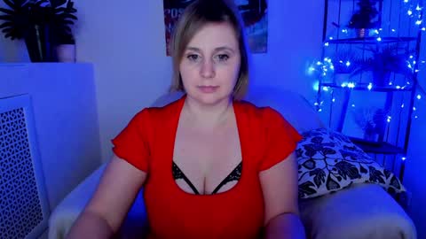 Snapshot of erikalov chatting on December 22, 9:22 am Adelina online show from December 22, 9:22 am