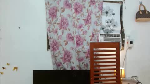 Snapshot of erikapearl_69 chatting on September 22, 5:15 pm erika  mae online show from September 22, 5:15 pm