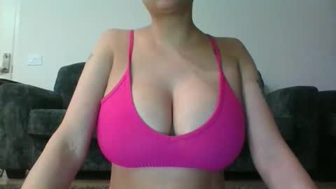 Snapshot of erin2025 chatting on December 15, 5:01 am erin2025 online show from December 15, 5:01 am