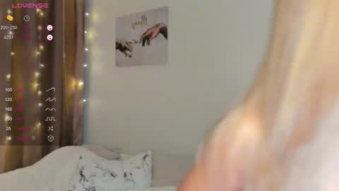 Snapshot of erlina_may chatting on September 28, 5:29 pm Elina online show from September 28, 5:29 pm