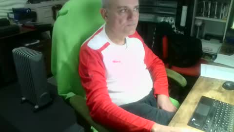 Snapshot of ernello chatting on September 25, 12:53 pm ernello online show from September 25, 12:53 pm