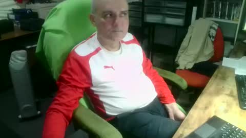 Snapshot of ernello chatting on September 27, 6:57 pm ernello online show from September 27, 6:57 pm
