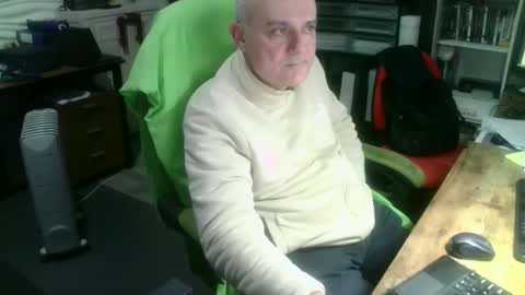 Snapshot of ernello chatting on October 3, 12:46 pm ernello online show from October 3, 12:46 pm