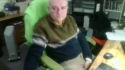 Snapshot of ernello chatting on October 16, 12:39 pm ernello online show from October 16, 12:39 pm