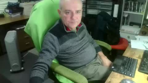 Snapshot of ernello chatting on October 20, 7:47 pm ernello online show from October 20, 7:47 pm