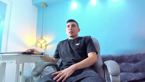 Snapshot of eross_santy chatting on September 9, 12:37 pm Eross online show from September 9, 12:37 pm