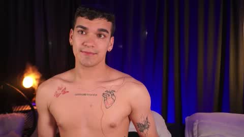 Snapshot of eroswild_ chatting on November 15, 3:59 am Eros Wild online show from November 15, 3:59 am