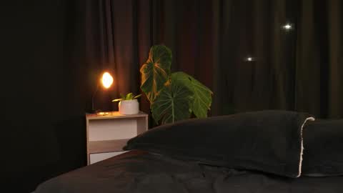 Snapshot of eroswild_ chatting on December 3, 11:25 pm Eros Wild online show from December 3, 11:25 pm