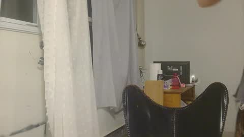 Snapshot of erotica_angel chatting on November 29, 9:34 am Nikki Erotica online show from November 29, 9:34 am