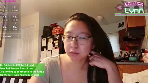 Snapshot of eroticalynn chatting on November 19, 8:09 pm Lynn online show from November 19, 8:09 pm