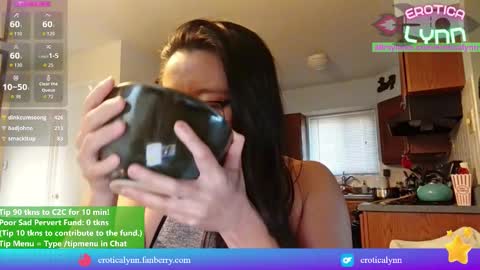 Snapshot of eroticalynn chatting on December 4, 8:39 pm Lynn online show from December 4, 8:39 pm