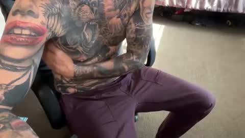 Snapshot of eroticcloseups chatting on December 17, 7:53 pm Erotic CloseUps online show from December 17, 7:53 pm