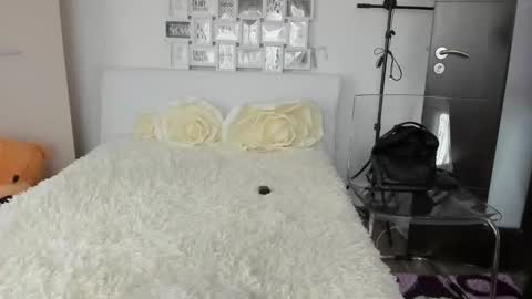 eroticsensualkitty4u online show from December 27, 8:45 am