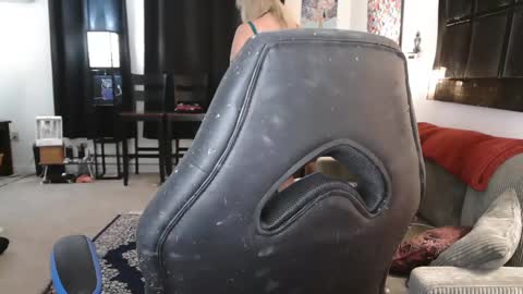 Snapshot of eroticsiren2 chatting on January 16, 9:59 am EroticSiren2 online show from January 16, 9:59 am