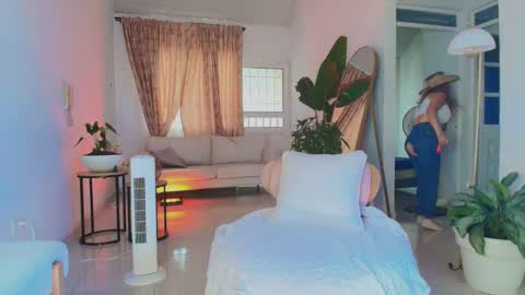 Snapshot of erotik_lady chatting on October 19, 5:46 pm TINY online show from October 19, 5:46 pm