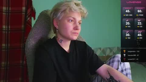 esajukyy online show from December 30, 1:03 pm