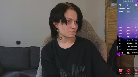 esajukyy online show from April 18, 11:14 am