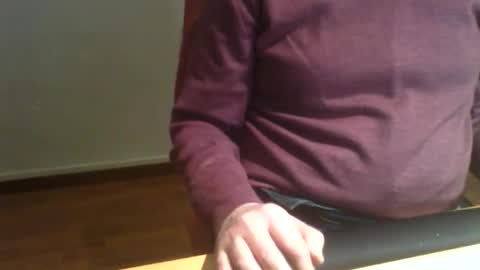 Snapshot of esclavo_hot chatting on December 5, 4:47 pm esclavo_hot online show from December 5, 4:47 pm