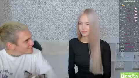 Snapshot of eshcka chatting on November 10, 2:27 pm Megan and Brad online show from November 10, 2:27 pm