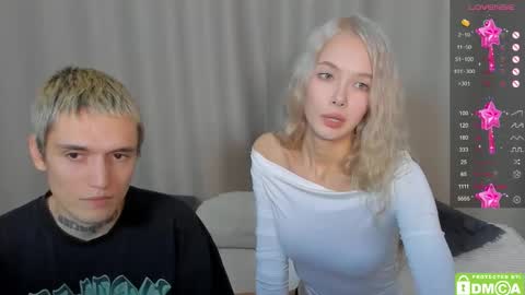 Snapshot of eshcka chatting on November 28, 1:47 pm Megan and Brad online show from November 28, 1:47 pm