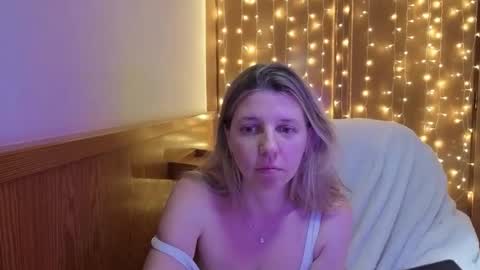 esma347866 online show from April 16, 10:23 pm