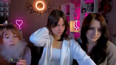 Snapshot of esma_shine chatting on September 15, 7:36 pm esma_shine online show from September 15, 7:36 pm