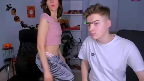 Snapshot of esma_shine chatting on October 30, 2:35 am esma_shine online show from October 30, 2:35 am