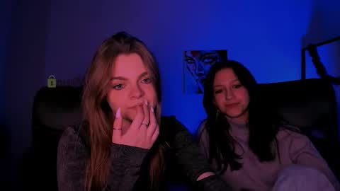 Snapshot of esma_shine chatting on November 13, 2:54 am esma_shine online show from November 13, 2:54 am