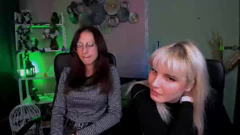 Snapshot of esma_shine chatting on November 13, 8:41 pm esma_shine online show from November 13, 8:41 pm