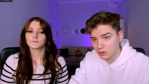 Snapshot of esma_shine chatting on November 16, 8:25 pm esma_shine online show from November 16, 8:25 pm