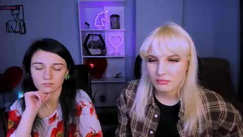 Snapshot of esma_shine chatting on November 24, 8:08 pm esma_shine online show from November 24, 8:08 pm