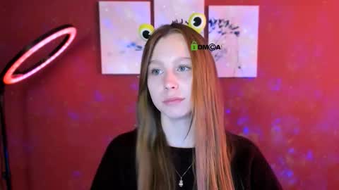 Snapshot of esme_moore_ chatting on October 8, 8:45 am esme_moore_ online show from October 8, 8:45 am