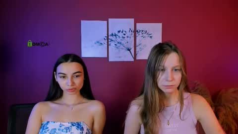 Snapshot of esme_moore_ chatting on October 28, 9:35 am esme_moore_ online show from October 28, 9:35 am