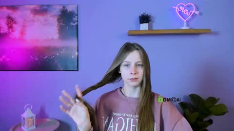 Snapshot of esme_moore_ chatting on November 6, 9:43 am esme_moore_ online show from November 6, 9:43 am