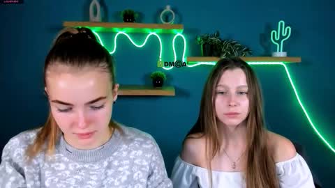 Snapshot of esme_moore_ chatting on November 19, 9:53 am esme_moore_ online show from November 19, 9:53 am