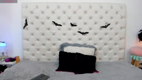 esmeralda  online show from October 24, 3:30 pm