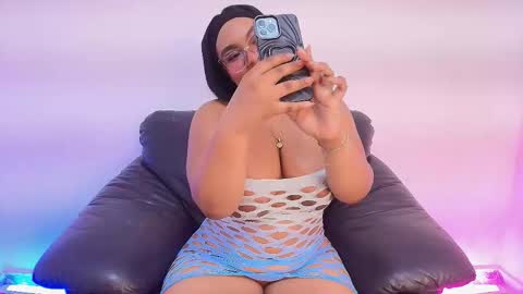 esmeralda online show from November 11, 9:09 am