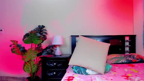 K E Y R A  independent model  online show from January 19, 12:28 am