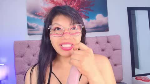 Esmeralda  online show from December 16, 9:31 pm