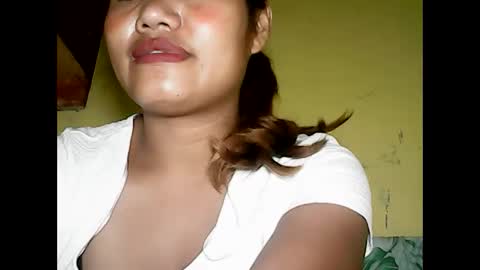 Snapshot of especialgirl_28 chatting on January 22, 7:34 pm especialgirl_28 online show from January 22, 7:34 pm