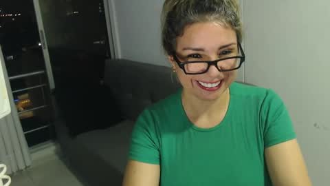 Snapshot of esperanza86_ chatting on December 24, 12:00 am Juliana online show from December 24, 12:00 am