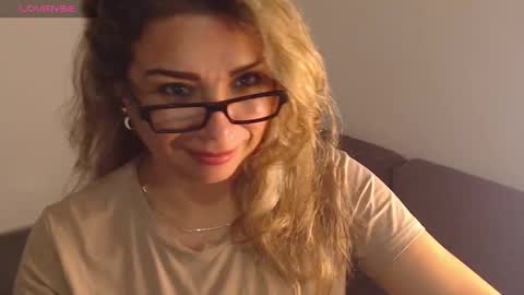 Snapshot of esperanza86_ chatting on January 1, 7:20 am Juliana online show from January 1, 7:20 am