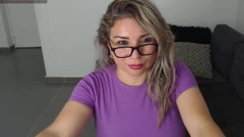 Snapshot of esperanza86_ chatting on February 11, 11:44 pm Juliana online show from February 11, 11:44 pm