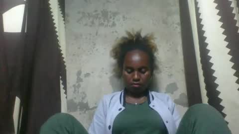 Snapshot of estanie chatting on October 14, 8:48 am estanie online show from October 14, 8:48 am