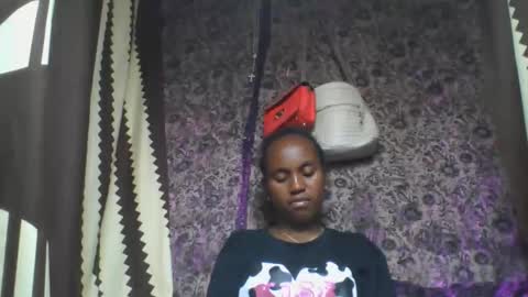 Snapshot of estanie chatting on October 17, 7:38 pm estanie online show from October 17, 7:38 pm