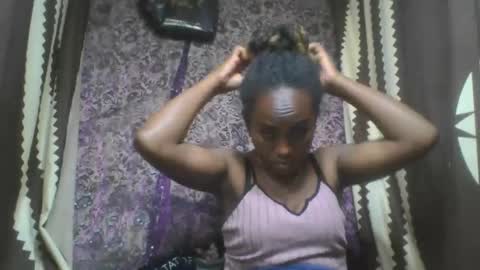 Snapshot of estanie chatting on October 24, 8:16 pm estanie online show from October 24, 8:16 pm