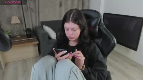 esteria online show from December 3, 6:49 pm