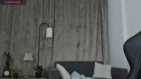 esteria online show from December 4, 6:33 am