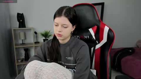 esteria online show from December 6, 12:02 am