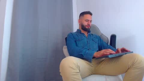 esteban online show from December 14, 12:22 am